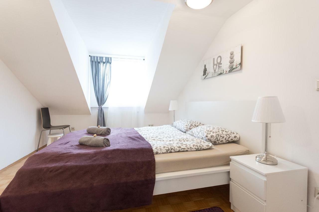 Lovely Two Level For Families Apartment Wien